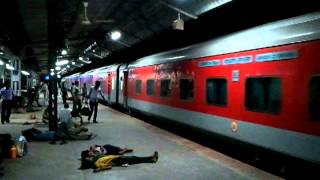 DIBRUGARH RAJDHANI EXPRESS ARRIVAL AT VARANASI JUNCTION [upl. by Eelrahs879]