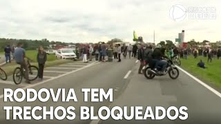 Rodovia tem vários trechos bloqueados por manifestantes [upl. by Ailin507]