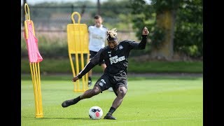 Newcastle United  Jetro Willems and Allan SaintMaximin train [upl. by Atyekram]