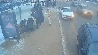 В Волгограде военный откачал упавшего в припадке парня [upl. by Etnoid519]