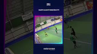 Rakip kaleciyi rencide etti futbol football keşfet [upl. by Yddub]