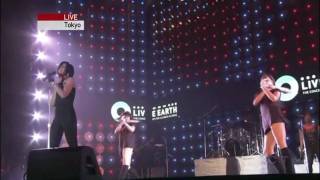 Rihanna  Umbrella live at Live Earth [upl. by Angelia]