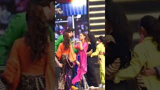 Kinza Hashmi Dance at LUX Style Awards [upl. by Leirua491]