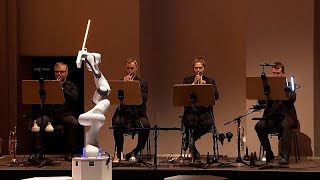 Un robot al posto del direttore dorchestra linnovazione dellOrchestra sinfonica di Dresda [upl. by Canon]