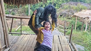 The wild man had a cruel intention to attack the single mother– Mai Huong 18 [upl. by Amoakuh]