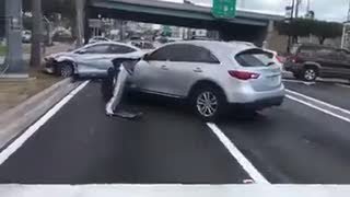 La increíble fuga de un conductor tras provocar un accidente  EL MOTOR [upl. by Bluefarb191]