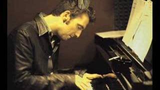 cesare cremonini canzone al piano [upl. by Yetnruoc]