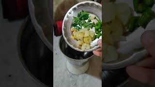 सेहत और स्वाद से है भरपूर आंवला और करी पत्ता की चटनी  Amla aur curry patta ki chutney Shorts feed [upl. by Eisor]