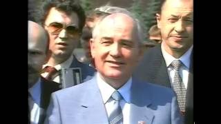 President Reagan Walking in Red Square with Mikhail Gorbachev Moscow May 31 1988 [upl. by Ebarta]