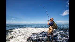 Visblad TV  zeebaars vanaf het strand met kunstaas [upl. by Senoj]