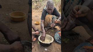 Wow thats incredible Lovely family 😍 eating lunchtime So delicious food😋😮 Hadzabe tribe Lifestyle [upl. by Gellman]