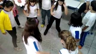 Musicalização Infantil Brincadeira Cantada pulando elástico [upl. by Caraviello]