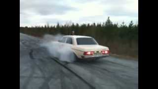 MercedesBenz 240D Turbo Diezel BurnoutampDrift [upl. by Elyc]