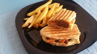 سندويش بانيني شهي جدا بحشوتين مختلفتين سرييييييع التحضيرpanini sandwich [upl. by Adnorehs]