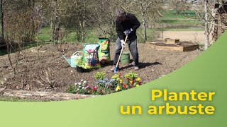 Planter un arbuste [upl. by Neerod]