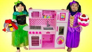 Emma amp Jannie Pretend Play Food Cooking Competition w Cute Kitchen Kid Toys [upl. by Ignacia]