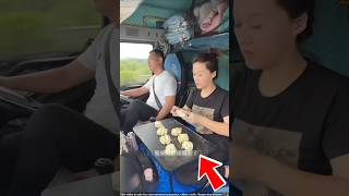 ये लड़की truck के अंदर खाना बनाती है  truck cooking  shortsvideo [upl. by Stacy655]