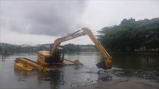 TEST FLOATING amphibious excavator swamp CAT 307 5 long arm Ultratrex pontoons undercarriage [upl. by Annaj779]