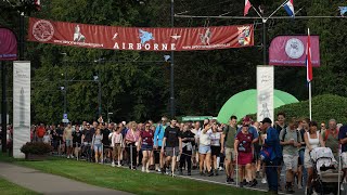 Opening  Defilé 77e Airborne Wandeltocht  07092024 [upl. by Tevis]