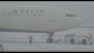 HD Watching Airplanes  Snow Storm  Minneapolis  St Paul International Airport KMSP  MSP [upl. by Dolph440]