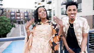 Ilkacase Qays Ft Hodan Abdirahman  Nimaan Ciilayba Icaaya  Official Music Video [upl. by Adaminah838]