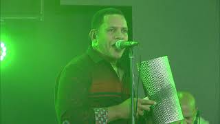 Banda Real  El Hombre Más Guapo EN VIVO [upl. by Anahsat]