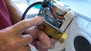 How to renew a motorised valve motor or head No draining down [upl. by Ekusoyr]