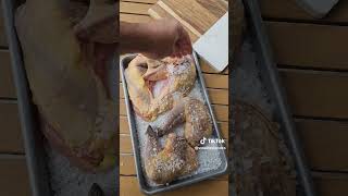 Une recette de Pintade Fermière des Landes confite [upl. by Ellened]