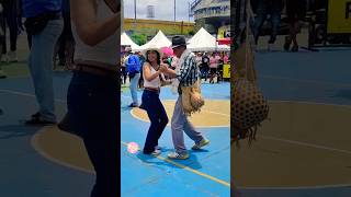 Mirá como bailan en Bucaramanga baile carranga culturapopular [upl. by Garate]