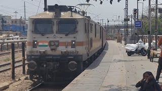 Train no 12627  Karnataka express  arrived with Honking at Hazrat Nizamuddin  shorts likes [upl. by Trinia]