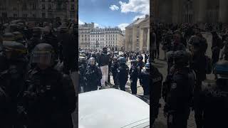 Paris Sorbonne 25 avril 2024 les jeune sont nasser pour laisser place à Macron… manifestation [upl. by Arodasi419]