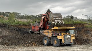 Hitachi Ex 2600 Loading Plur on Cat 777 dumper [upl. by Eirrot]