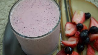 Smoothie  Strawberry Blueberry Banana Smoothie [upl. by Bronk]