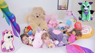 UNE LICORNE REMPLIE DE PELUCHES  • ON VOUS PRÉSENTE TOUTES NOS PELUCHES  RECORD DU MONDE [upl. by Norward]