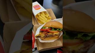 Shake Shack vs Burger King frankmonday food beijinglife sanlitun [upl. by Matthia59]