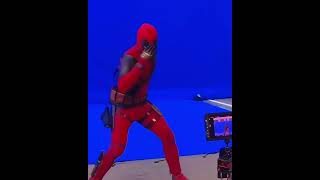 Deadpool baila ByeByeBye de NSYNC [upl. by Oinotla]