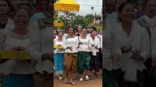 Cambodia’s Buddhist monks and followers celebrated Kathen ceremonyculturekhmertraditionmonk [upl. by Arnaud]