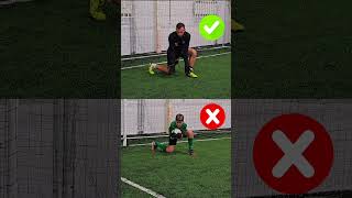 Stand on one knee What mistakes do novice goalkeepers most often make FootballSchoolAssist [upl. by Barcroft286]