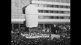 Die Enthüllung des KarlMarxMonuments 1971 [upl. by Alwitt]