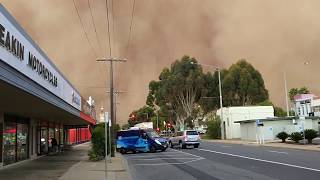 Crazy dust storm hits Mildura [upl. by Eelyam]