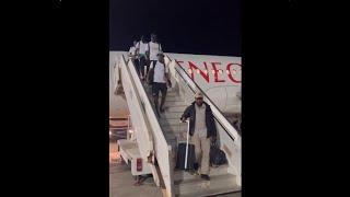 Vidéo Foot Regardez larrivée des Lions du Sénégal à Dakar [upl. by Nordine49]