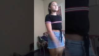 A menina que dança a música tik tok [upl. by Odelet159]