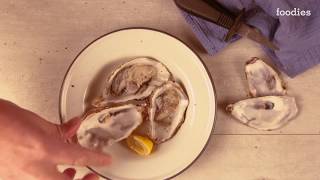 Foodies oesters openen [upl. by Dalpe]