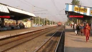 25 coach Coromandal Express110 kmph blast through SER [upl. by Assej]