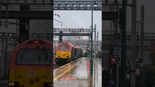 TfW 67022 hauls set HD07 first 5 car black set into Cardiff Central with DVT 82230 [upl. by Bartholomeus10]