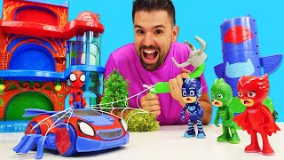 Spiderman aiuta i Super Pigiamini Video per bambini Giocattoli per bambini [upl. by Onailerua]