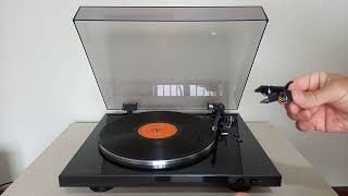 DENON DP300F PRÉAMPLIFICADO ONOFF BELT DRIVE  ORTOFON OM5E [upl. by Valleau]