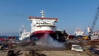 Turchia approdo spettacolare in un porto cimitero delle navi [upl. by Mihar]