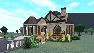 I ASK AI TO BUILD MY HOUSE IN BLOXBURG VOICED  Bloxburg Build Challenge [upl. by Nea853]