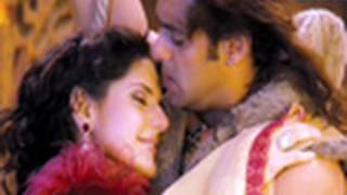 Song Promo  Aisa Des Hai Mera  VeerZaara  Shah Rukh Khan  Preity Zinta [upl. by Norrad431]